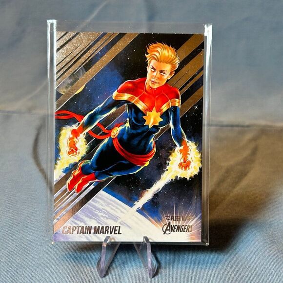 Marvel Fleer Ultra Avengers 2022 Captain Marvel - Picture 1 of 2